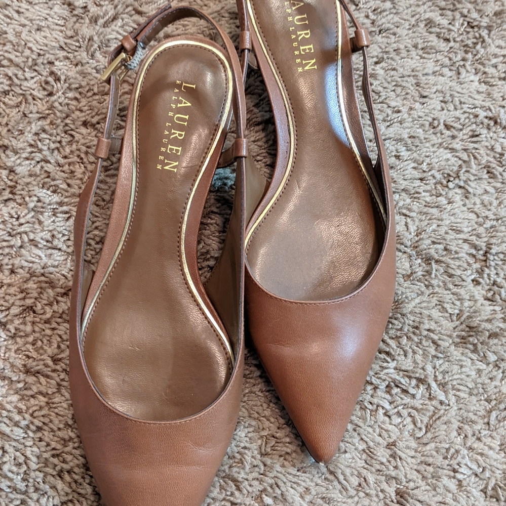 Slingback low heel shoes